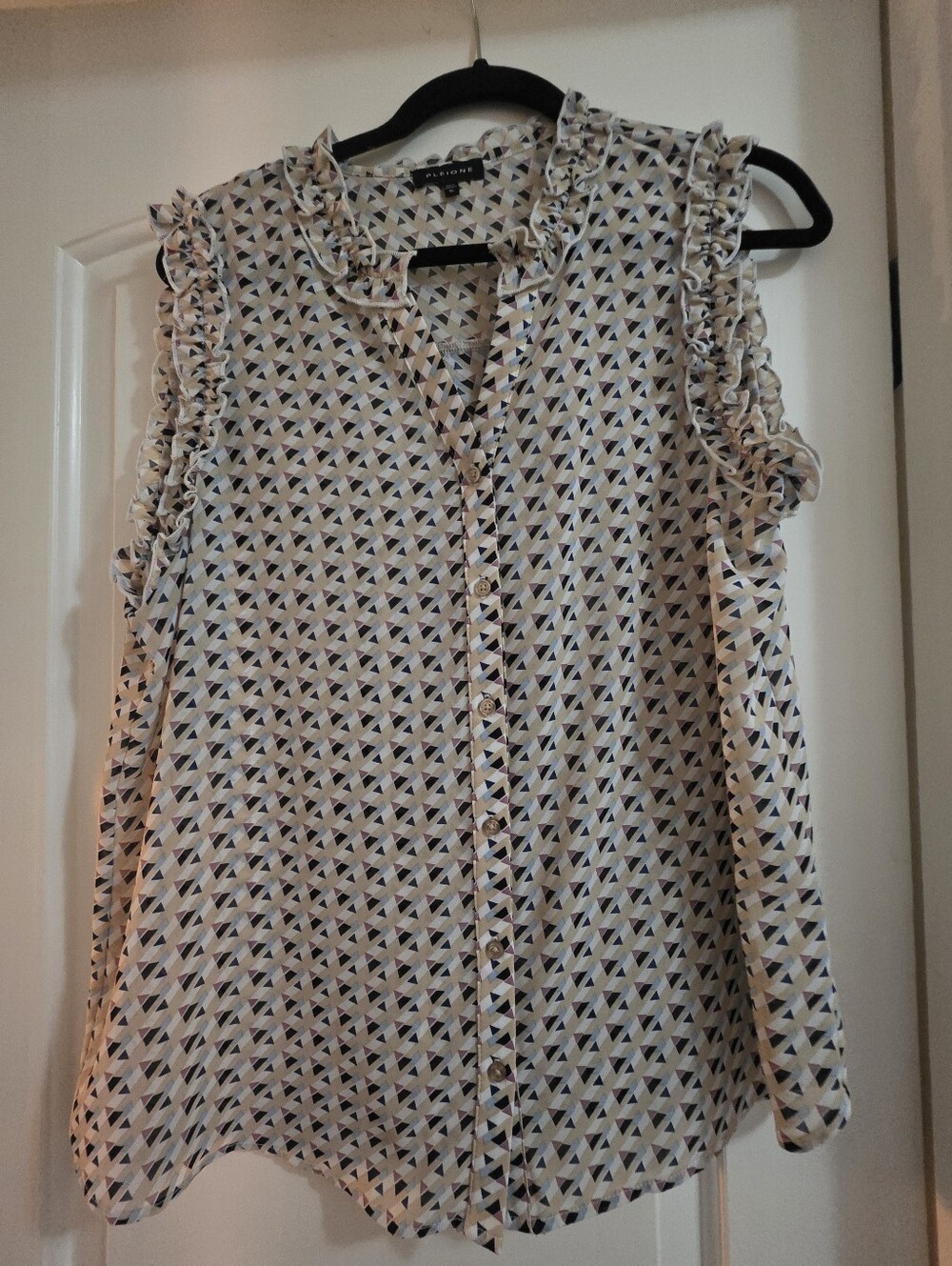 Pleione White Sleeveless Ruffle Button-Front Top with Navy Geometric Print